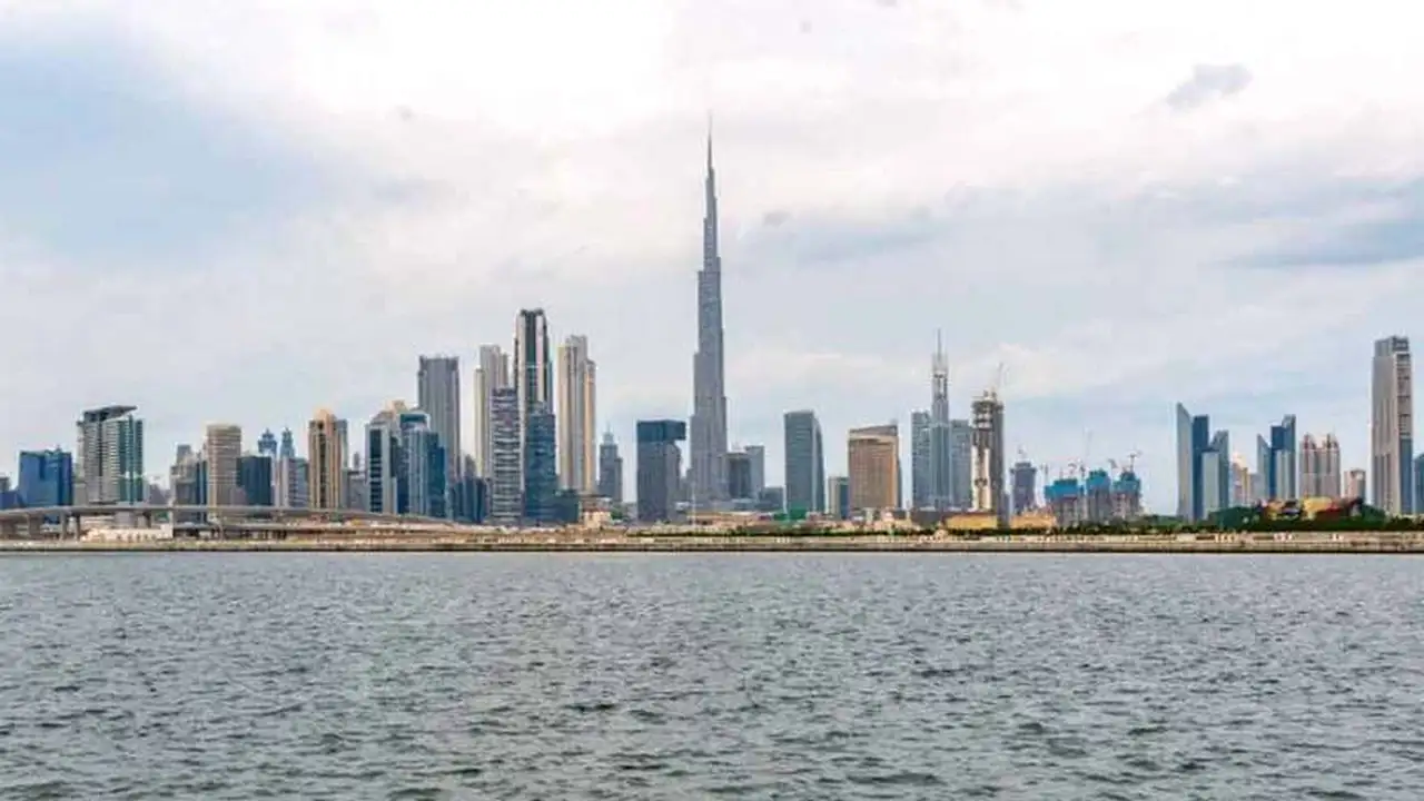 أمطار محتملة اليوم مع أجواء غائمة في المنطقة